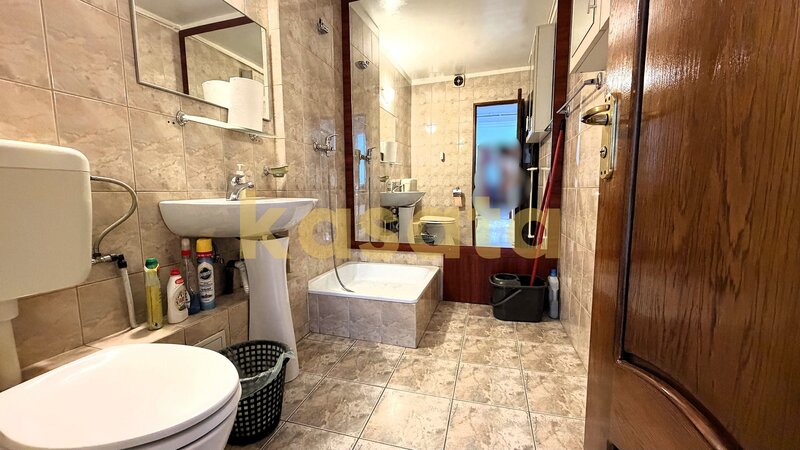 Camera de Comert, metrou la 5 min., birou, 3 camere, et 7